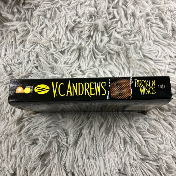 Vintage VC Andrews Broken Wings Book - Picture 3 of 4